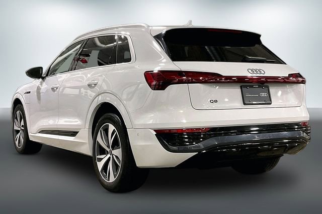 Used 2024 Audi Q8 e-tron Premium Plus w/ Premium Plus Package image 12