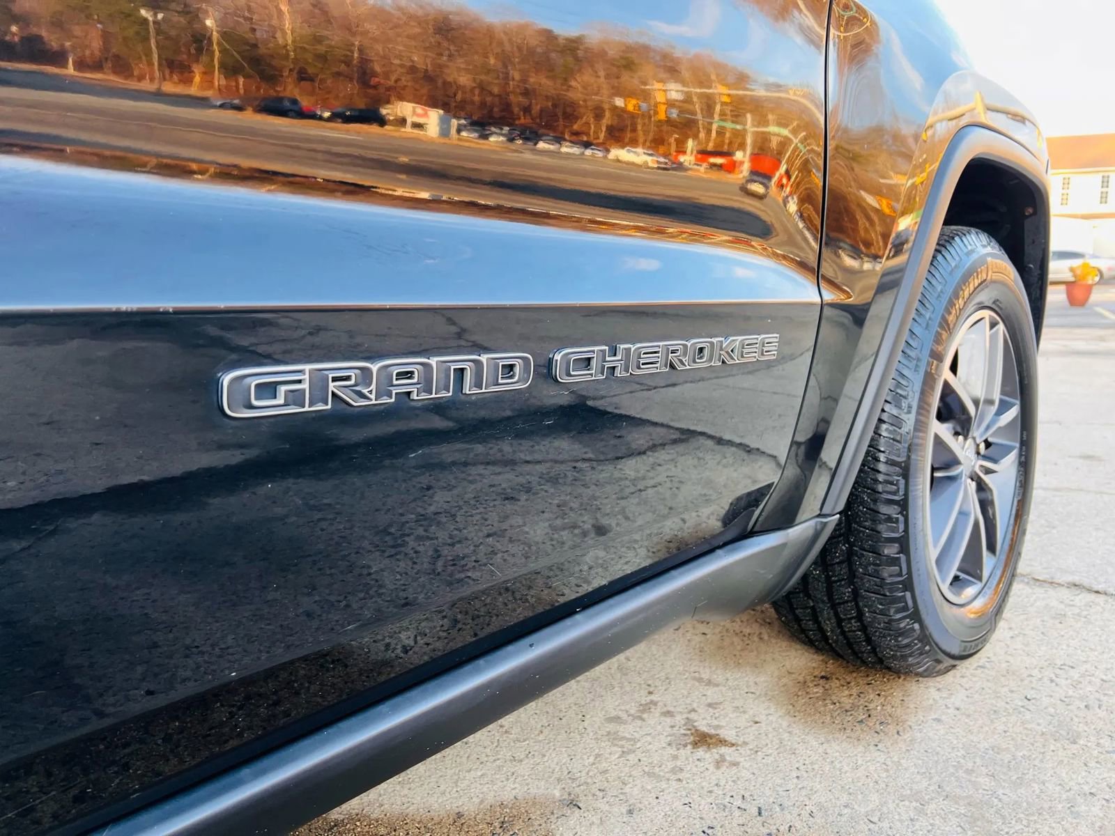 Used 2017 Jeep Grand Cherokee Limited RWD image 9