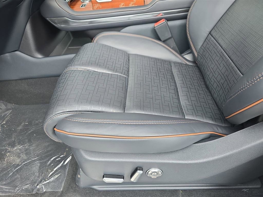 New 2025 Lincoln Navigator L Black Label image 11