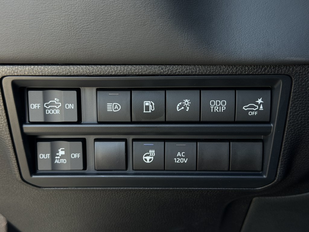 Used 2025 Toyota Tundra Platinum AWD/4WD image 26