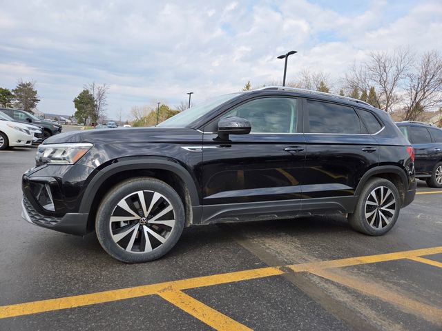 Used 2023 Volkswagen Taos SE w/ Panoramic Sunroof Package