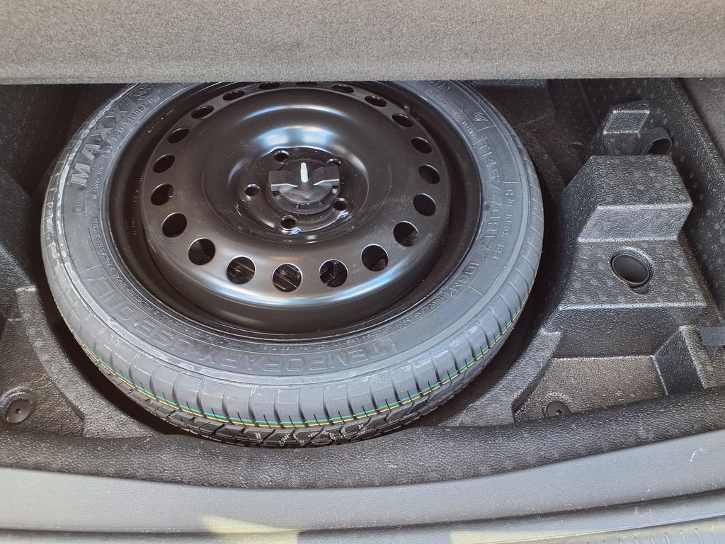 Used 2022 Buick Envision Avenir w/ Technology Package II FWD image 12