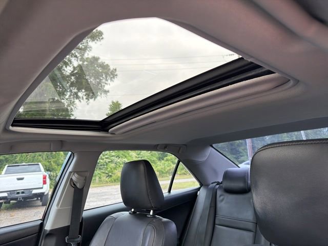 Used 2014 Toyota Camry SE w/ Moonroof Package FWD image 17