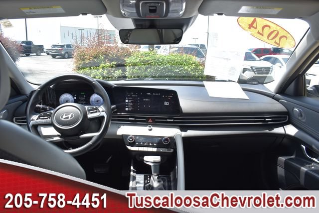Used 2024 Hyundai Elantra Limited FWD image 3
