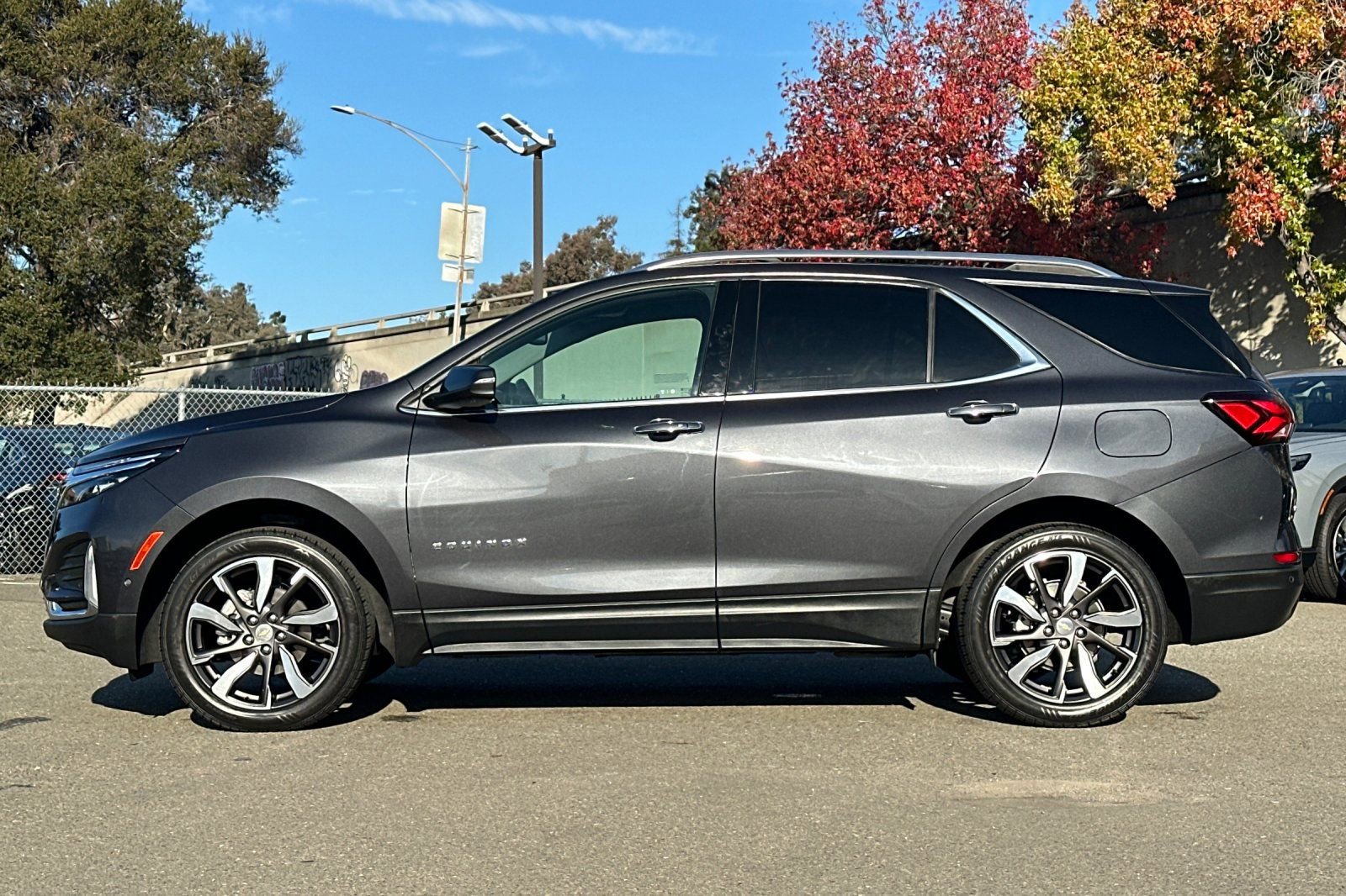 Used 2022 Chevrolet Equinox Premier image 7