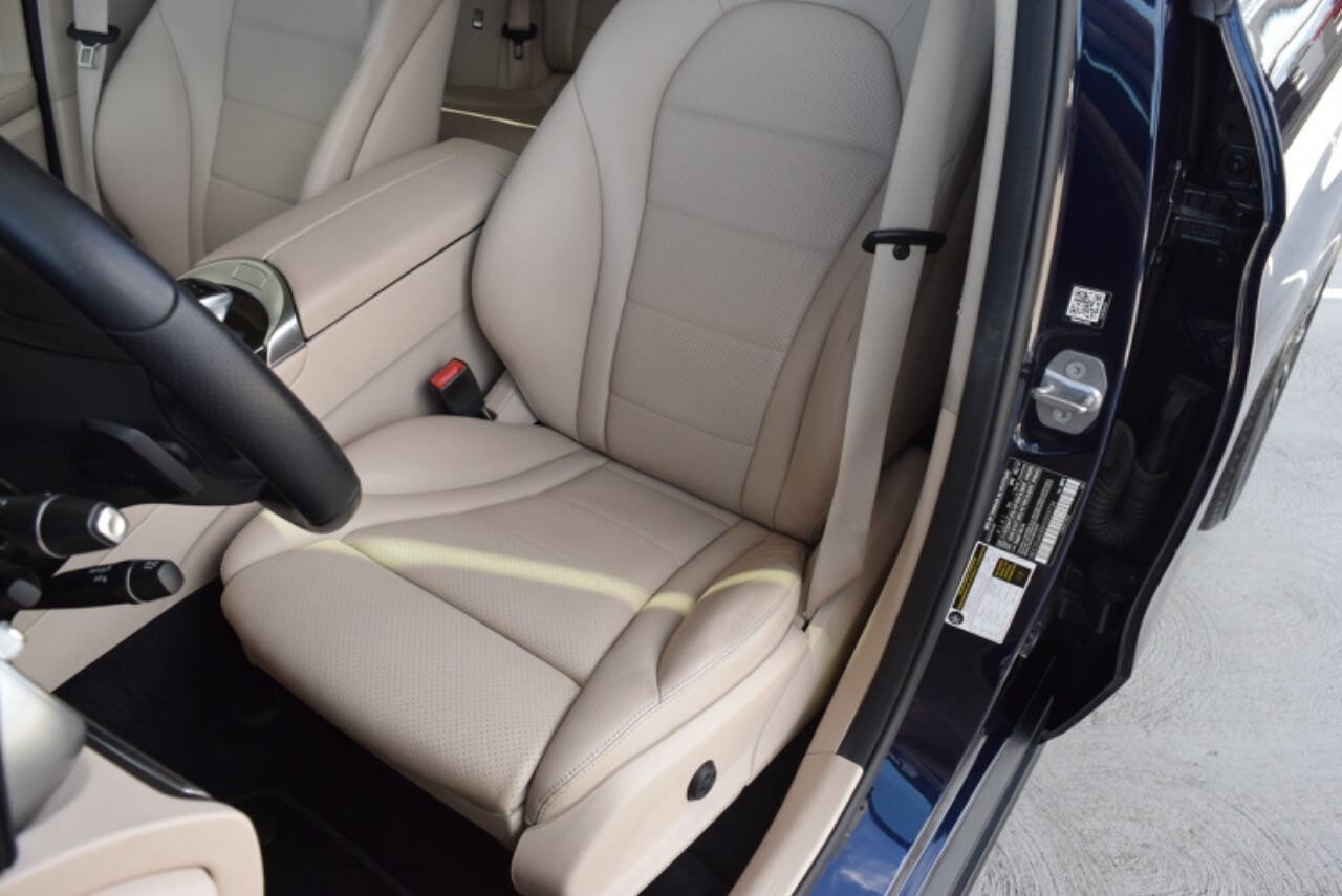 Used 2017 Mercedes-Benz GLC 300 4MATIC image 29