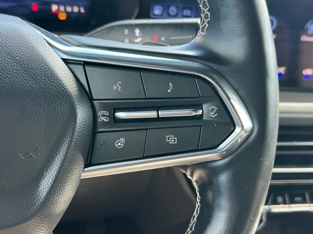 Used 2025 Chevrolet Traverse LT image 23