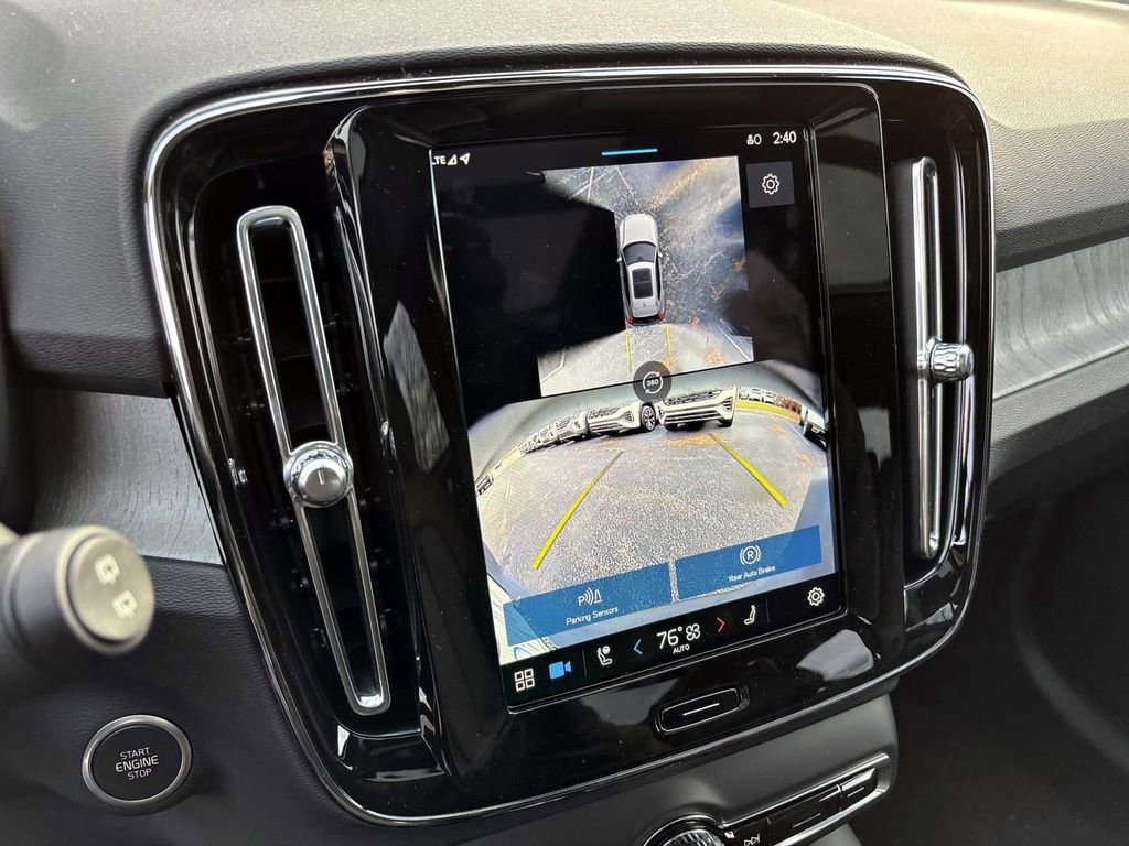 Certified 2025 Volvo XC40 B5 Plus w/ Protection Package Premier image 20