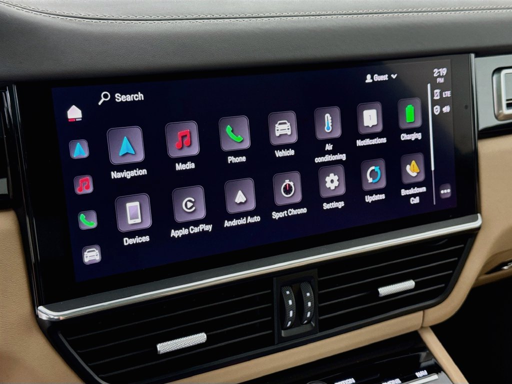Certified 2023 Porsche Cayenne AWD/4WD image 18
