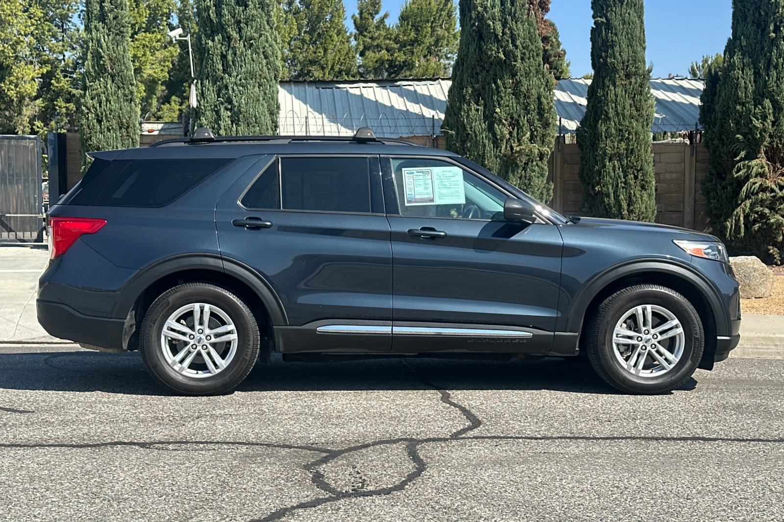 Used 2022 Ford Explorer XLT RWD image 3