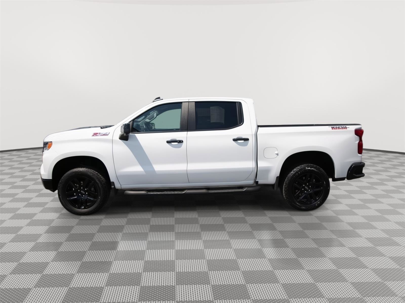 Used 2025 Chevrolet Silverado 1500 LT Trail Boss w/ Convenience Package II AWD/4WD image 9
