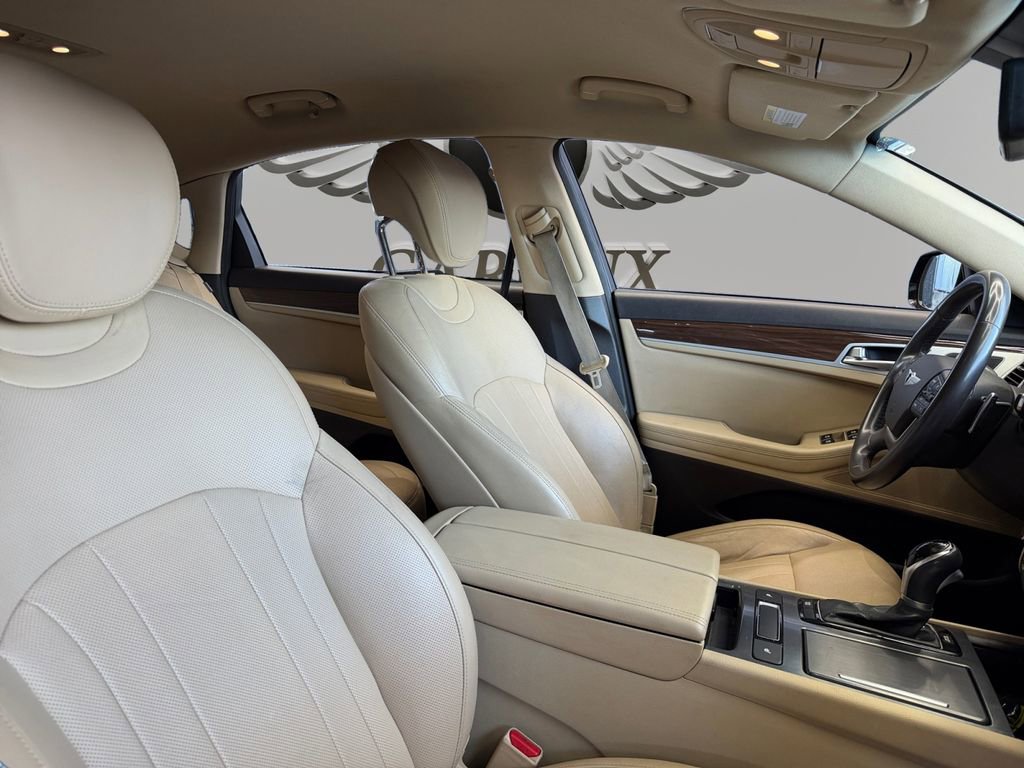 Used 2015 Hyundai Genesis 3.8 image 14
