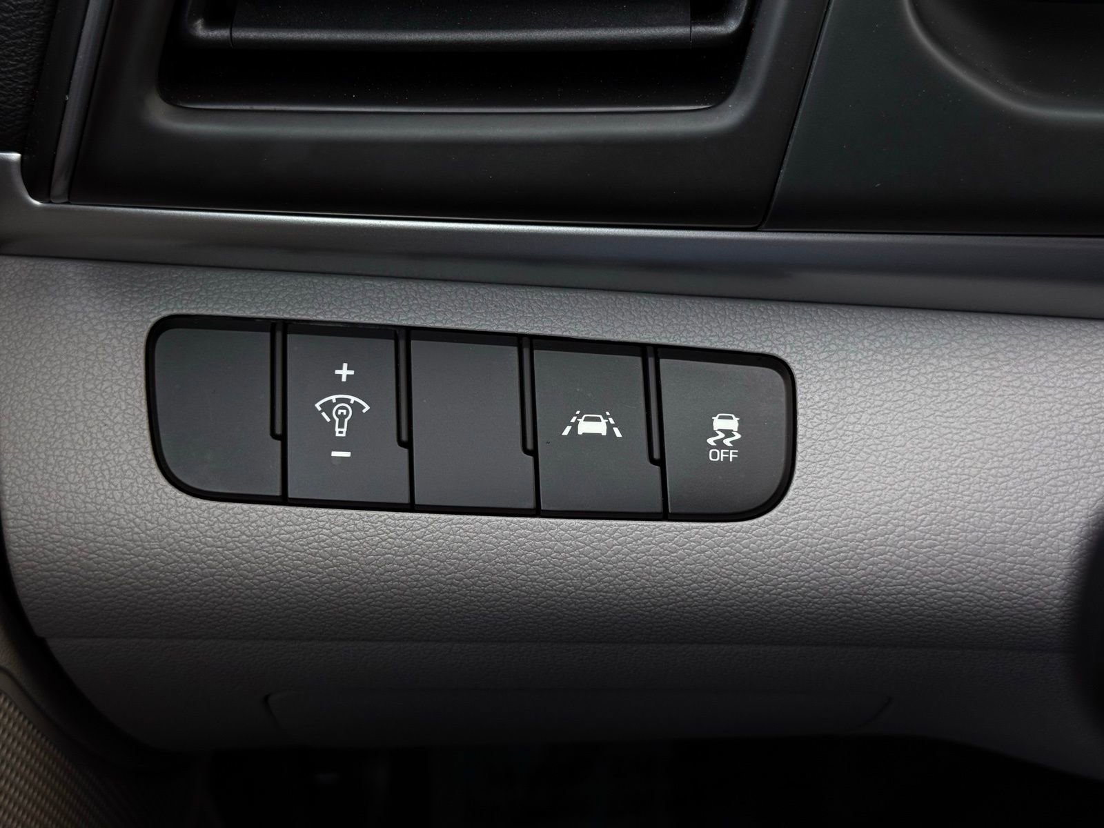 Used 2020 Hyundai Elantra SE image 28