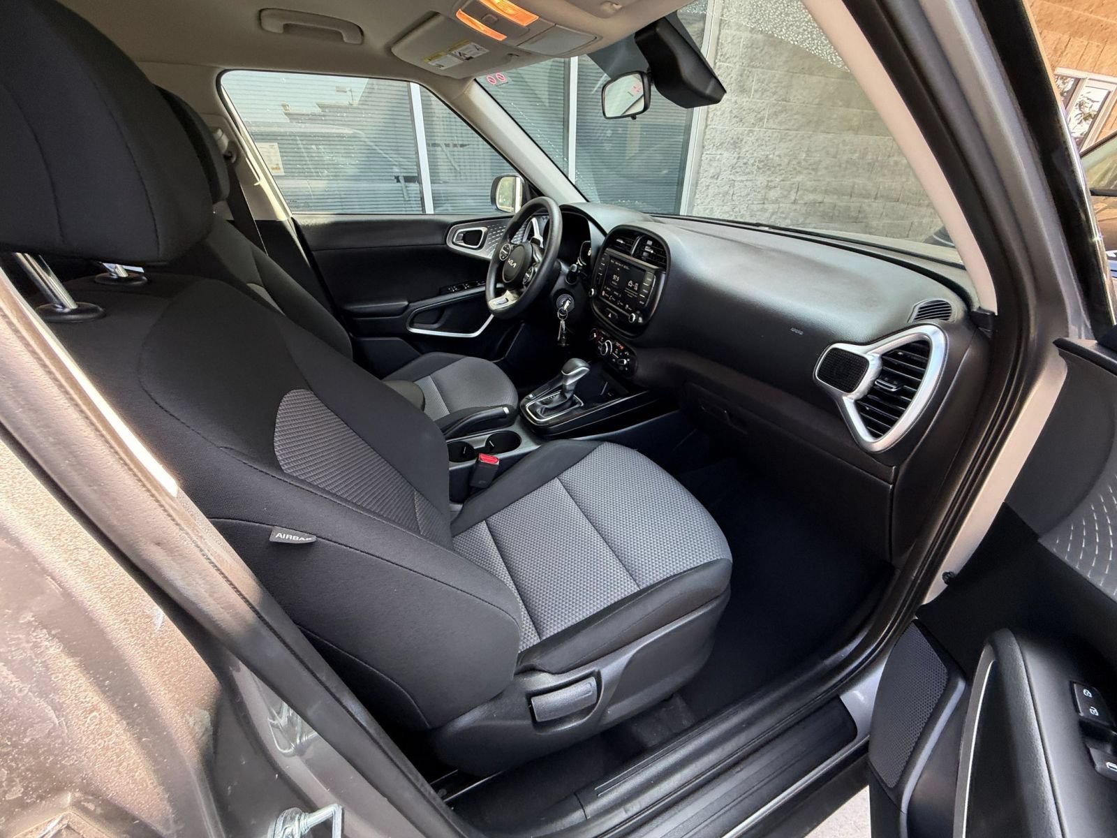 Used 2025 Kia Soul LX w/ LX Technology Package FWD image 33