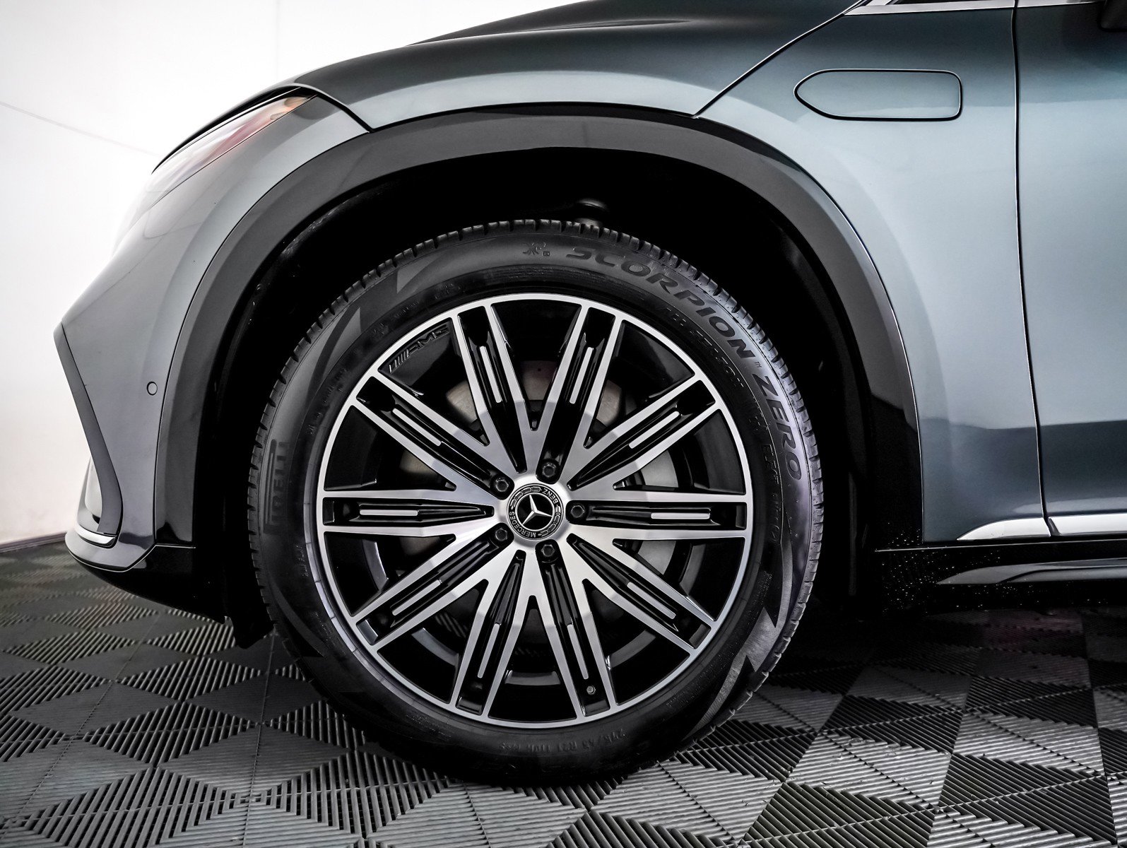 Certified 2023 Mercedes-Benz EQS 580 4MATIC SUV image 4