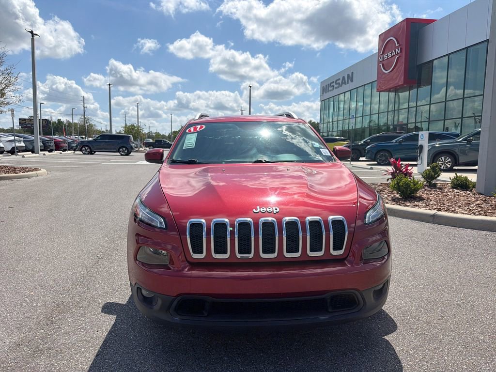 Used 2017 Jeep Cherokee Latitude w/ Trailer Tow Group FWD image 2