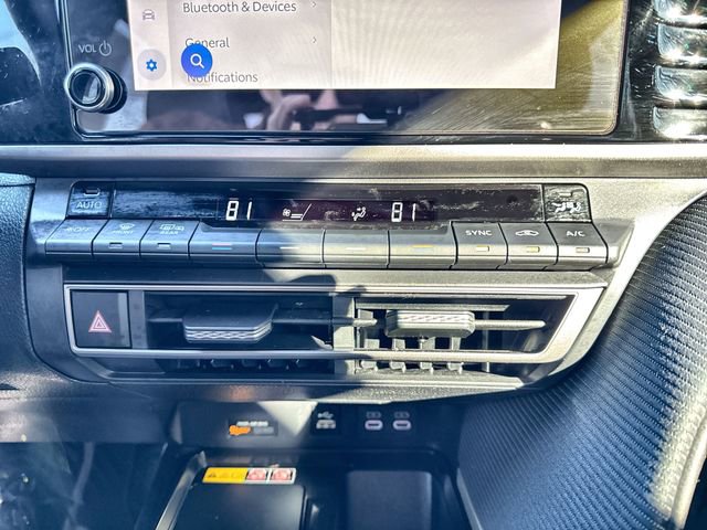 Used 2025 Toyota Camry SE image 27