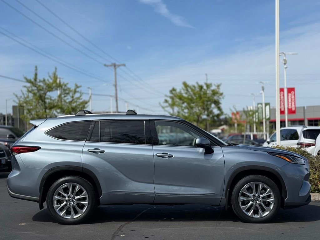 Used 2023 Toyota Highlander Limited image 6