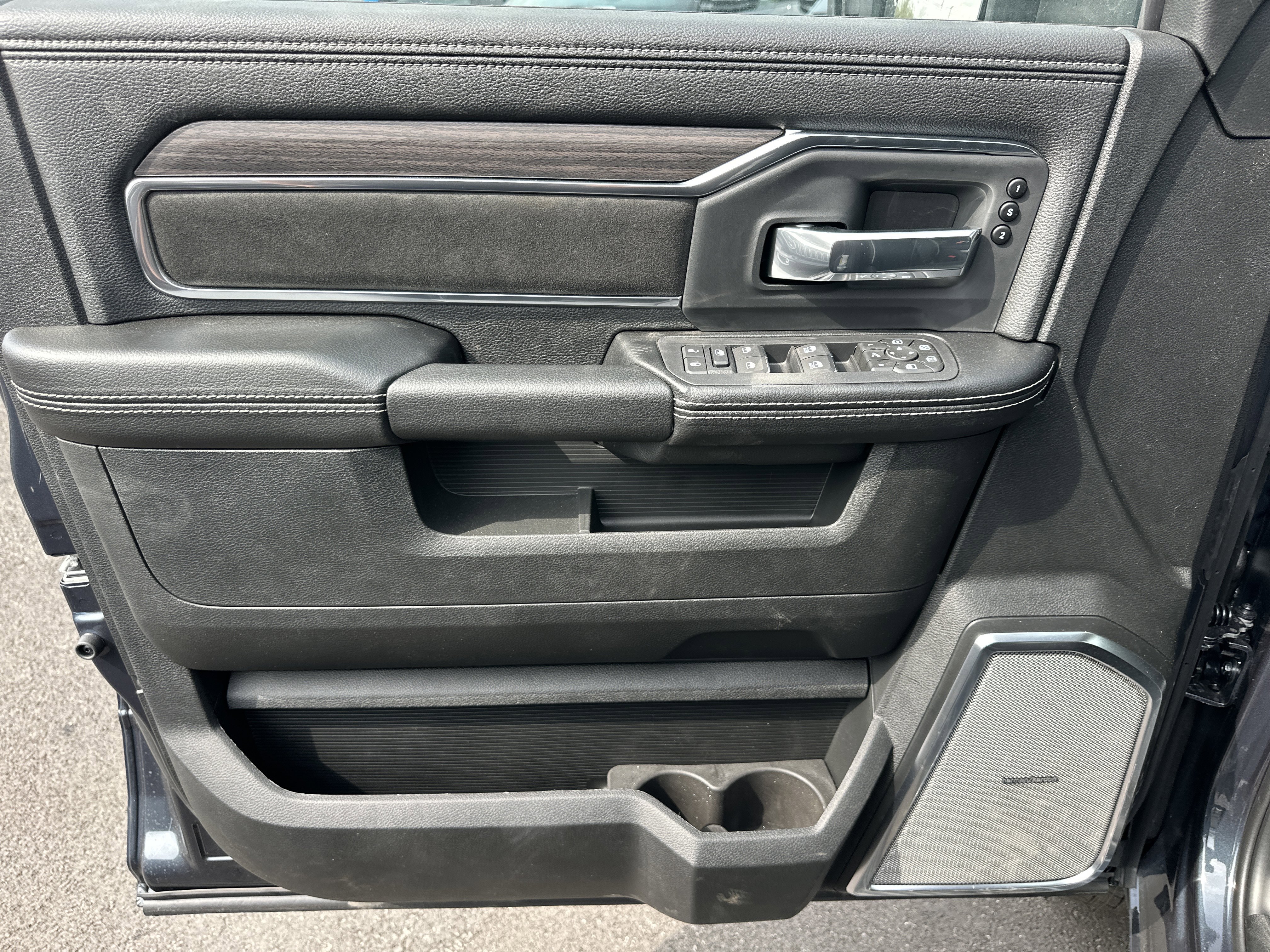 New 2026 RAM 3500 Laramie AWD/4WD image 29