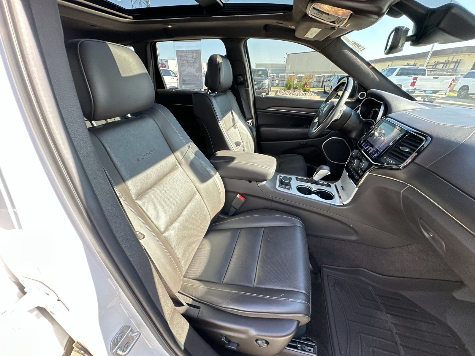 Used 2019 Jeep Grand Cherokee Summit AWD/4WD image 27