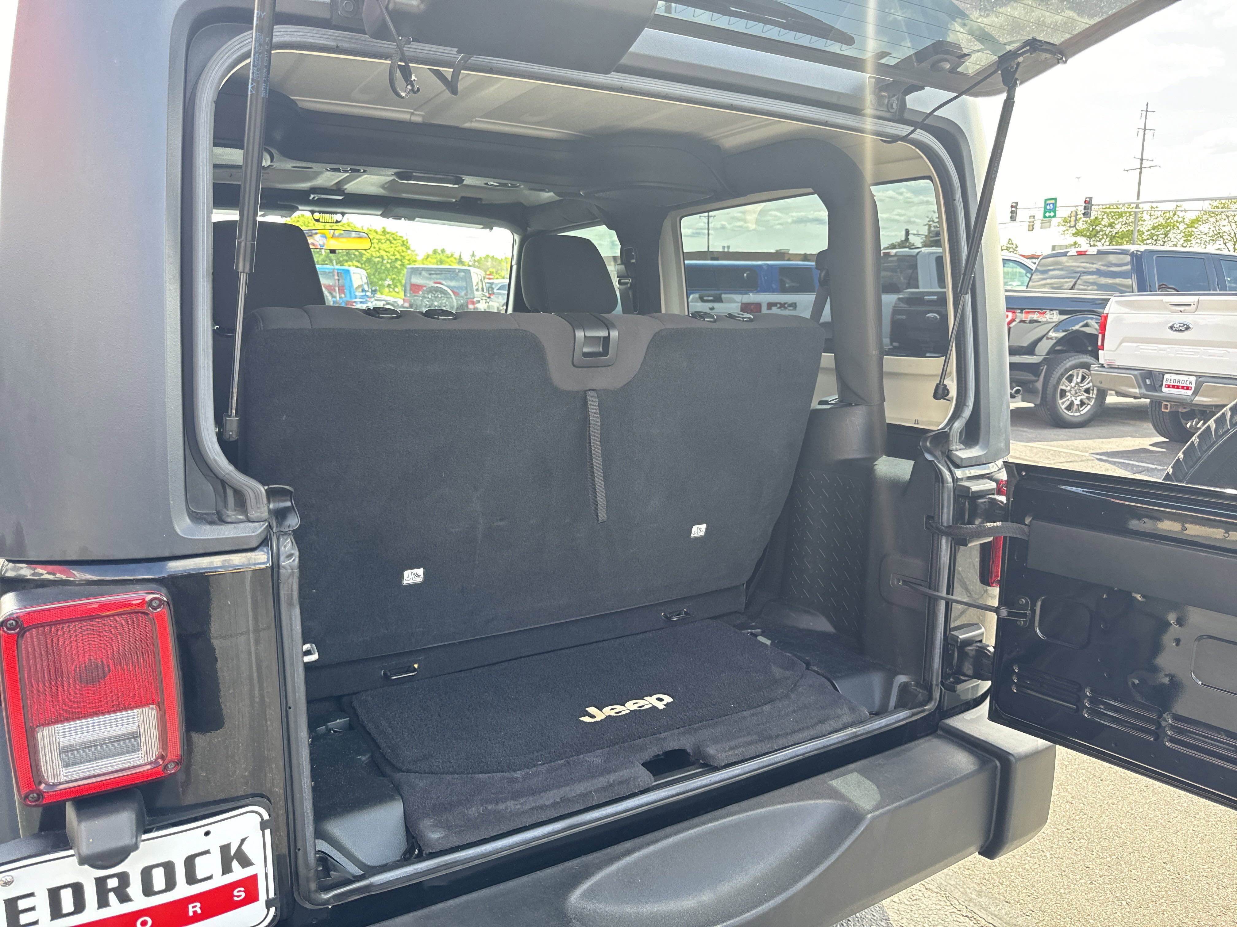 Used 2017 Jeep Wrangler Sport w/ Connectivity Group AWD/4WD image 24