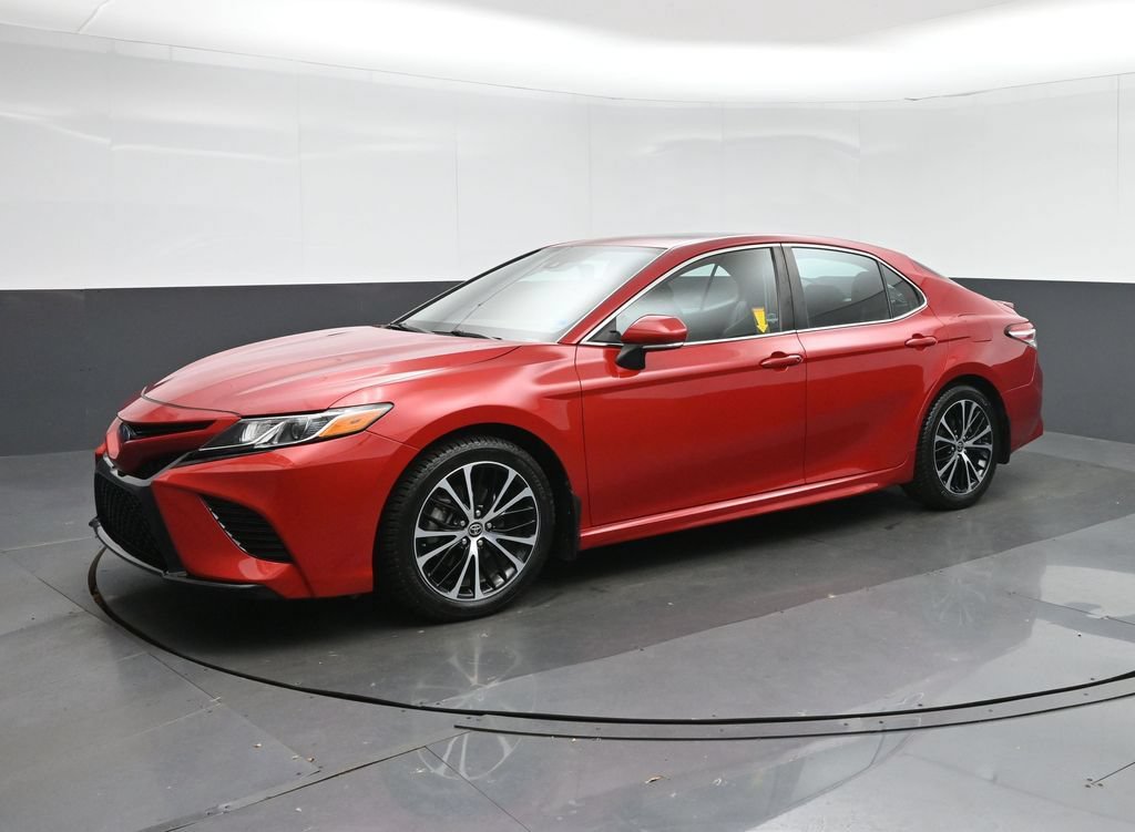 Used 2020 Toyota Camry SE w/ Sunroof Package FWD image 3