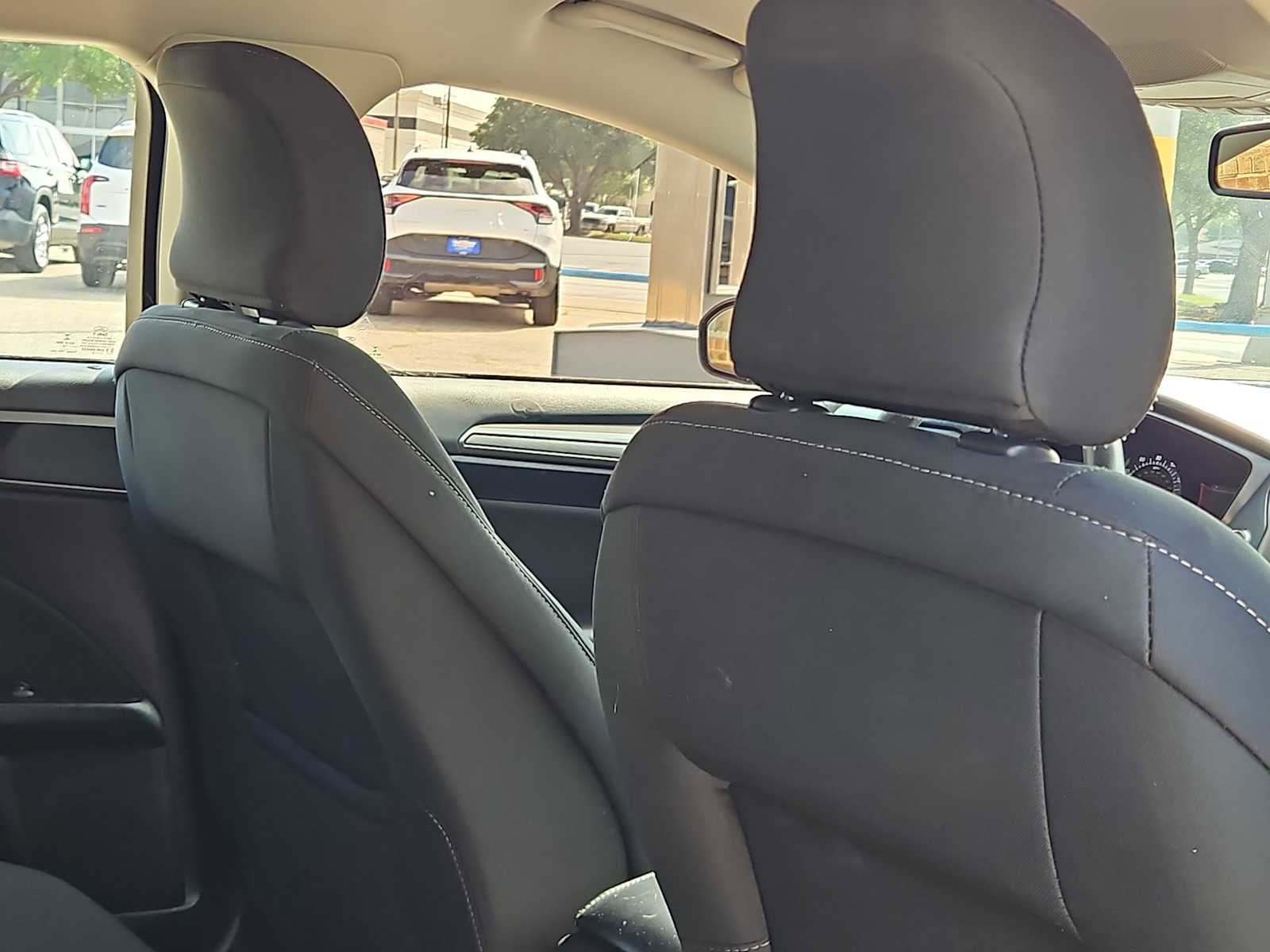 Used 2018 Ford Fusion SE FWD image 17