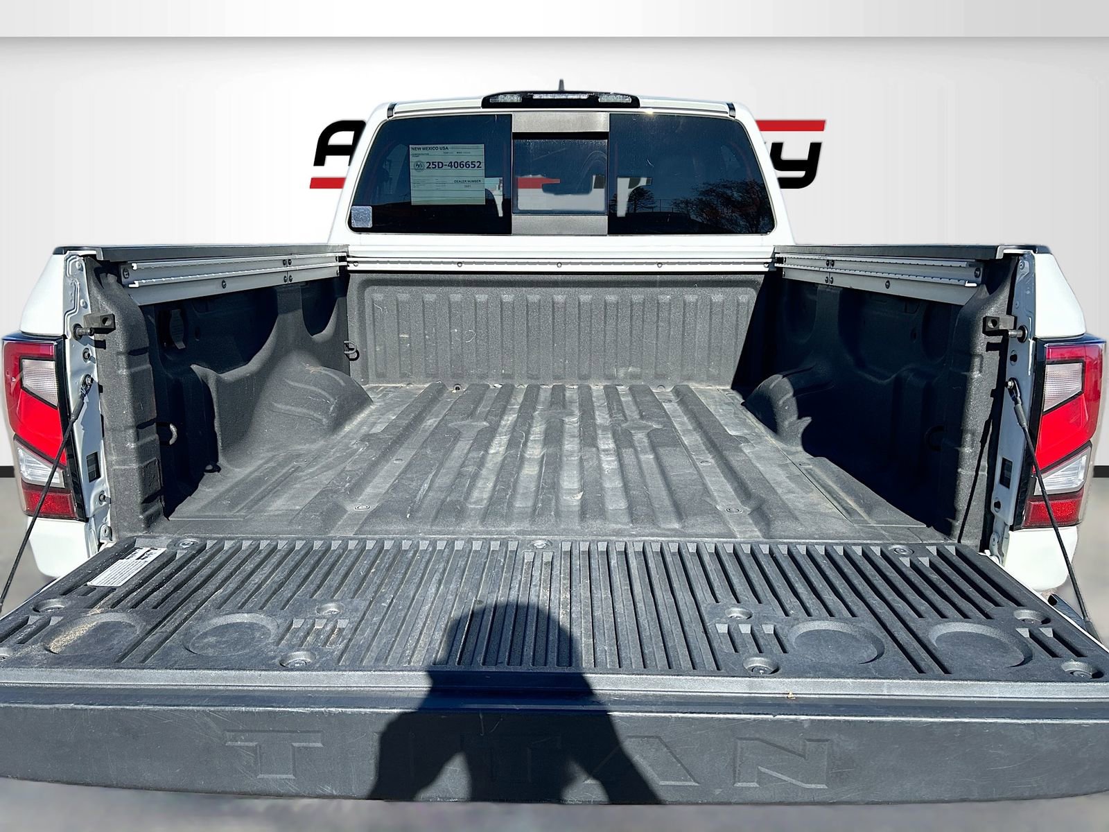 Used 2023 Nissan Titan PRO-4X w/ Pro-4x Convenience Package AWD/4WD image 27