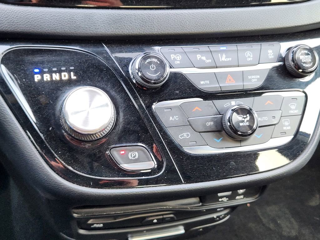 Used 2020 Chrysler Pacifica Touring-L image 20