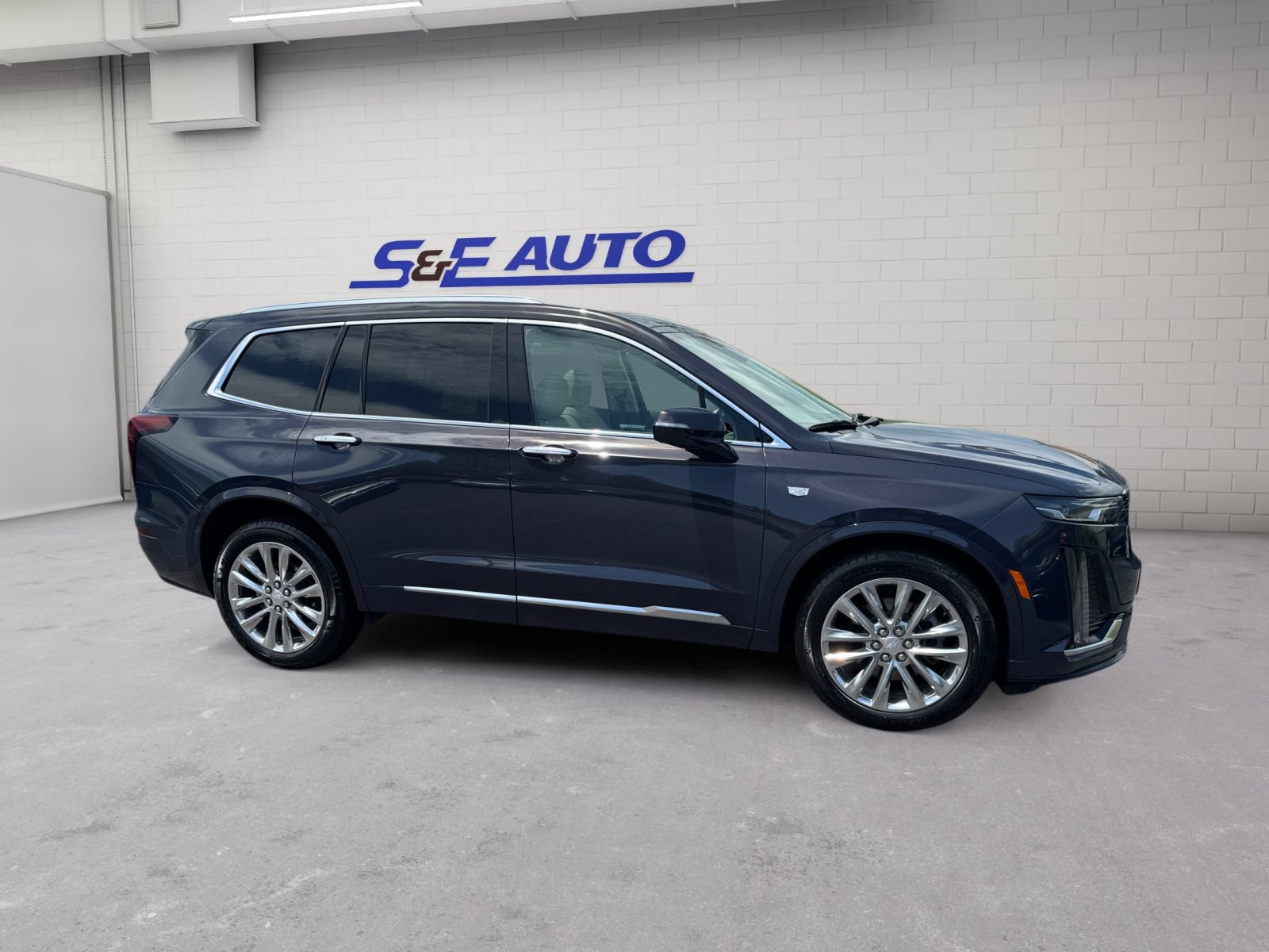 Used 2024 Cadillac XT6 Premium Luxury AWD/4WD image 5