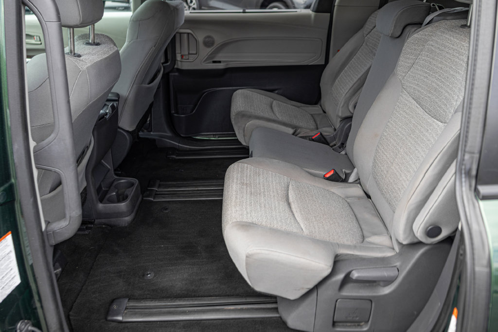 Used 2021 Toyota Sienna LE FWD image 27