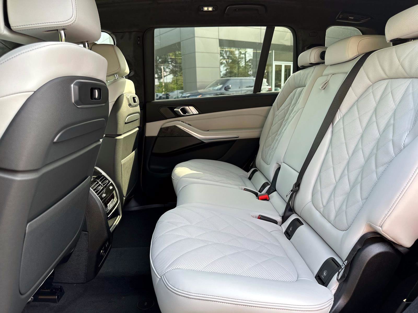 New 2026 BMW X7 xDrive40i w/ Premium Package image 12