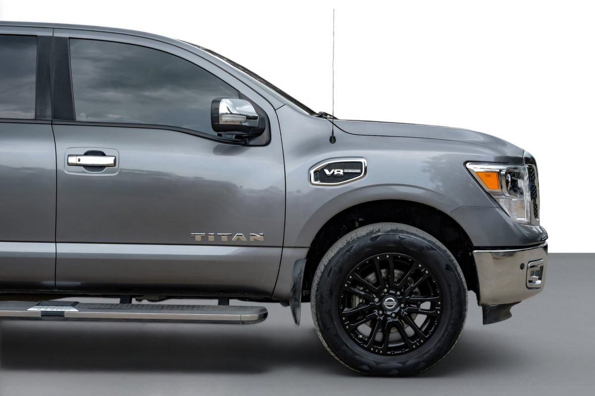 Used 2017 Nissan Titan SL AWD/4WD image 7