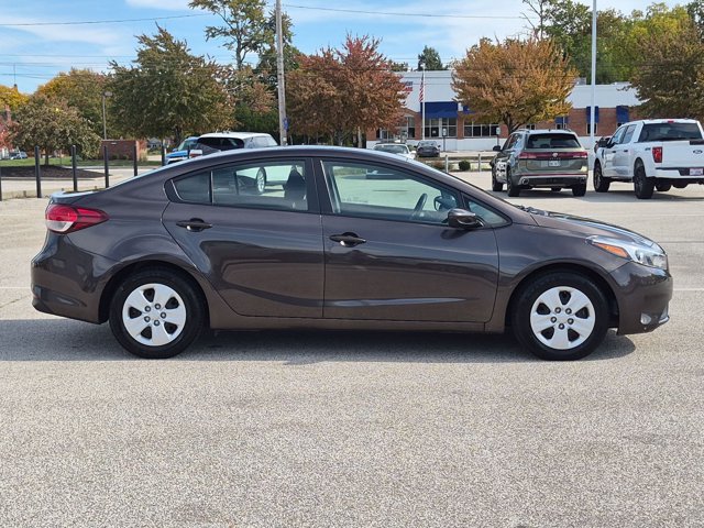Used 2017 Kia Forte LX FWD image 4
