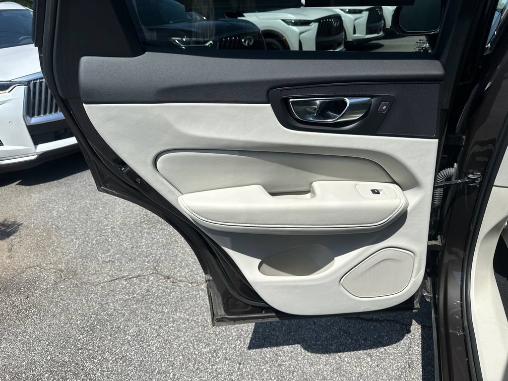 Used 2023 Volvo XC60 T8 Core AWD/4WD image 18