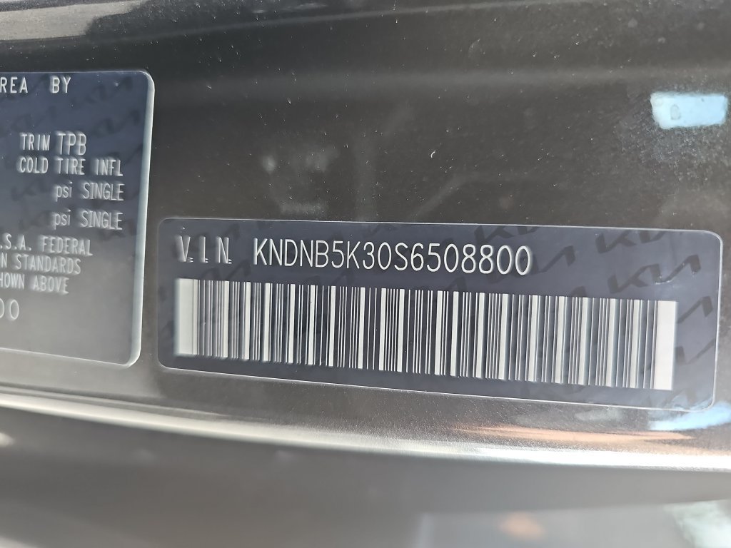 Used 2025 Kia Carnival FWD image 33