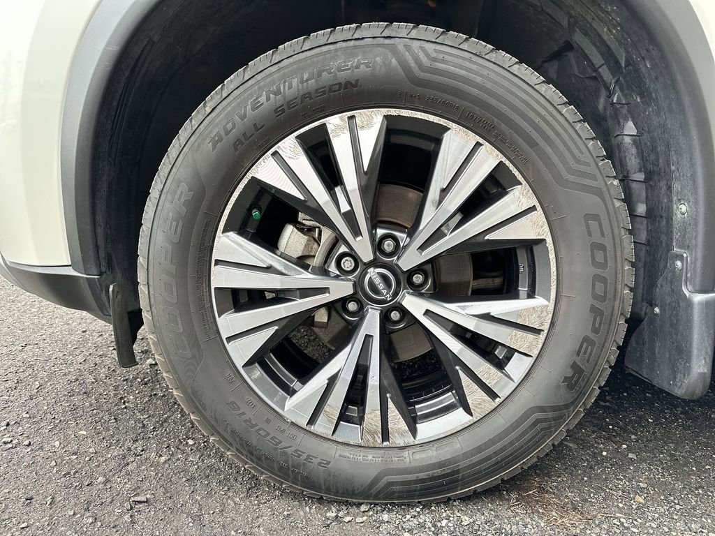 Used 2023 Nissan Rogue SV image 28