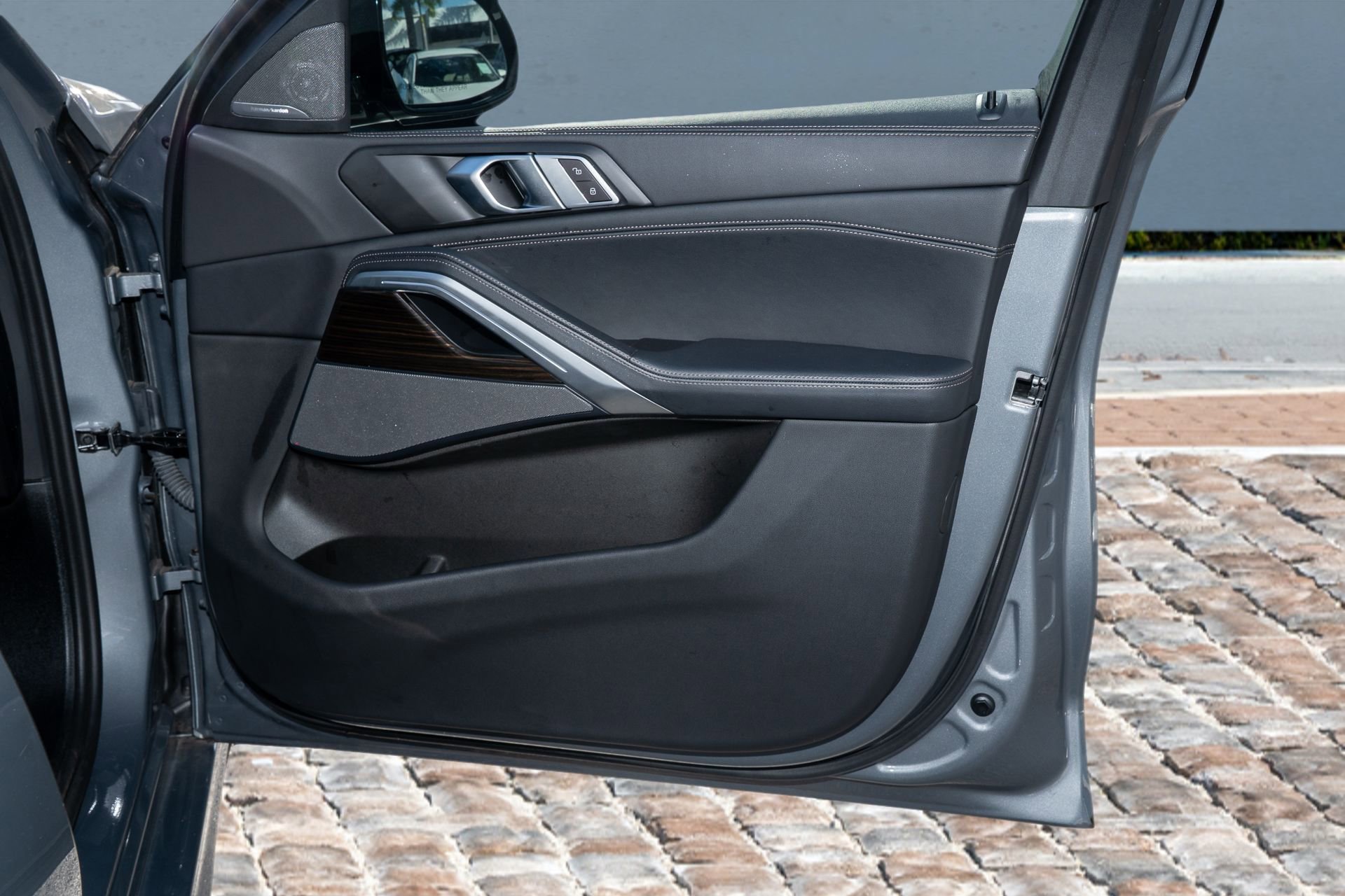 Used 2024 BMW X6 xDrive40i w/ Premium Package image 13