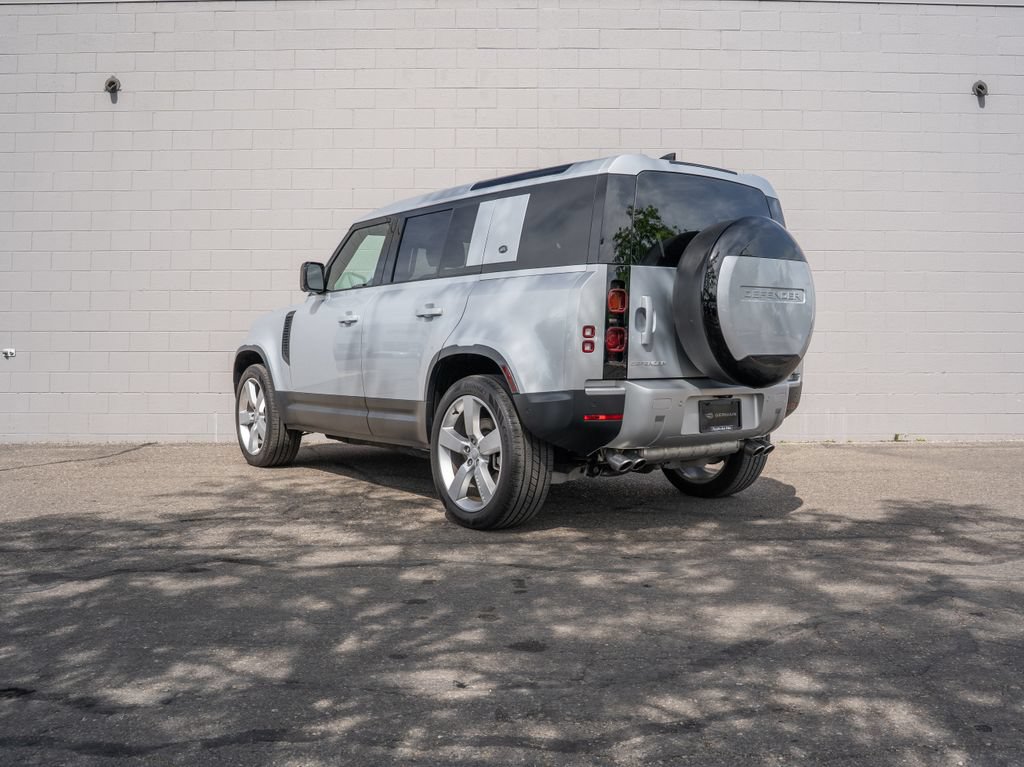 Used 2024 Land Rover Defender 110 SE AWD/4WD image 3