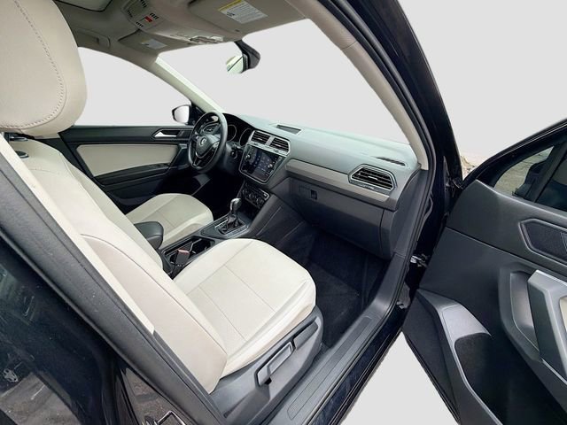 Used 2020 Volkswagen Tiguan SE image 28