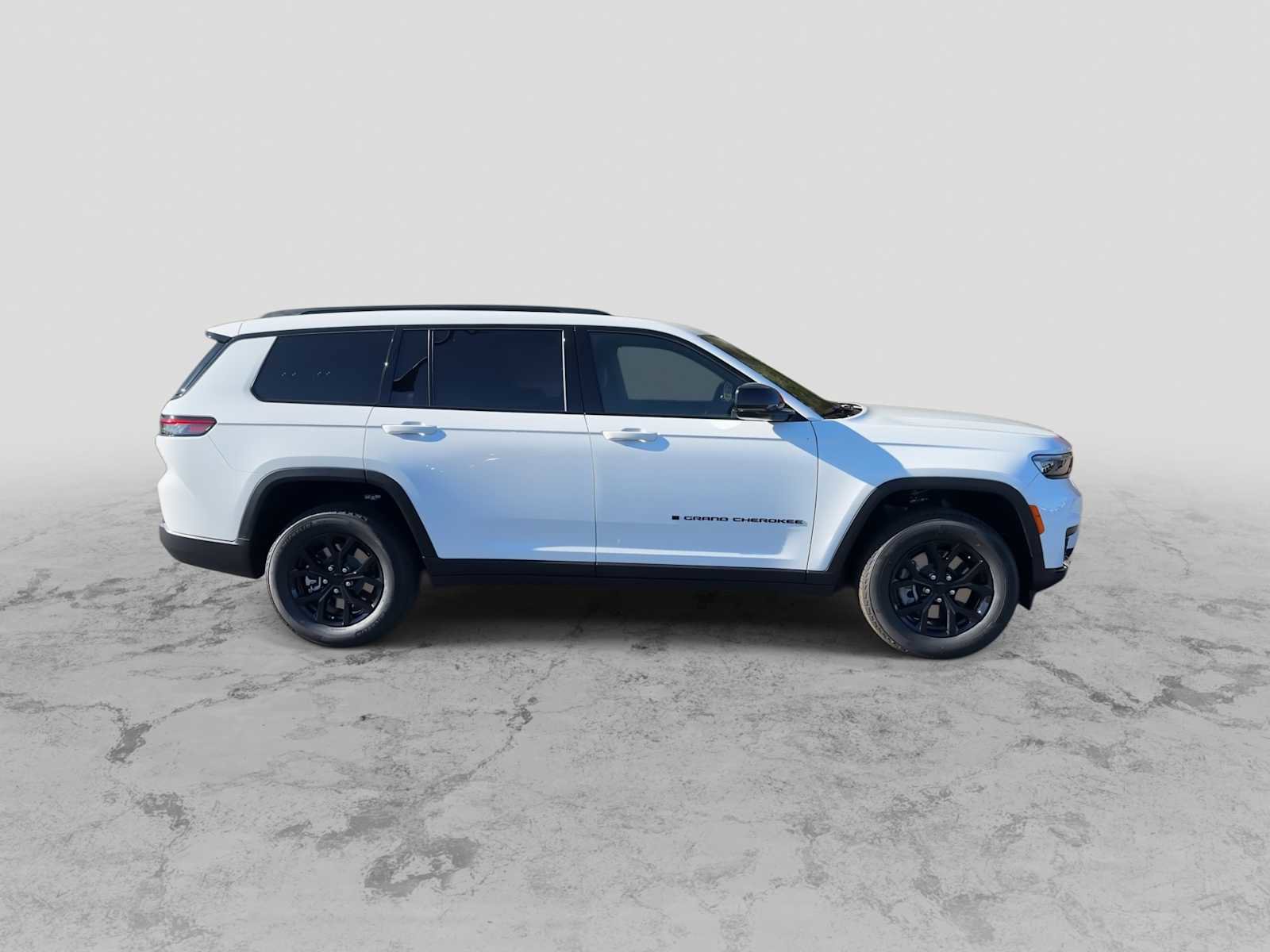 New 2025 Jeep Grand Cherokee L Altitude image 9