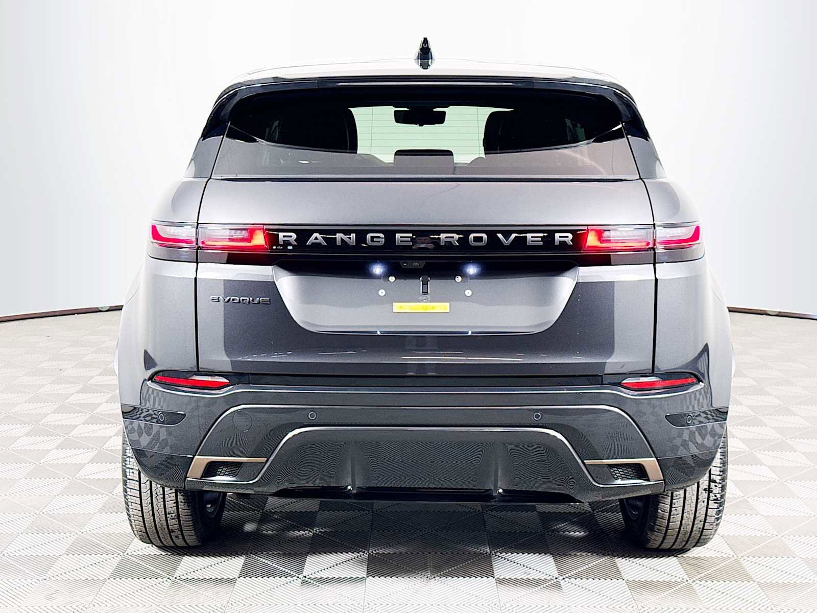 Used 2025 Land Rover Range Rover Evoque Dynamic SE AWD/4WD image 6