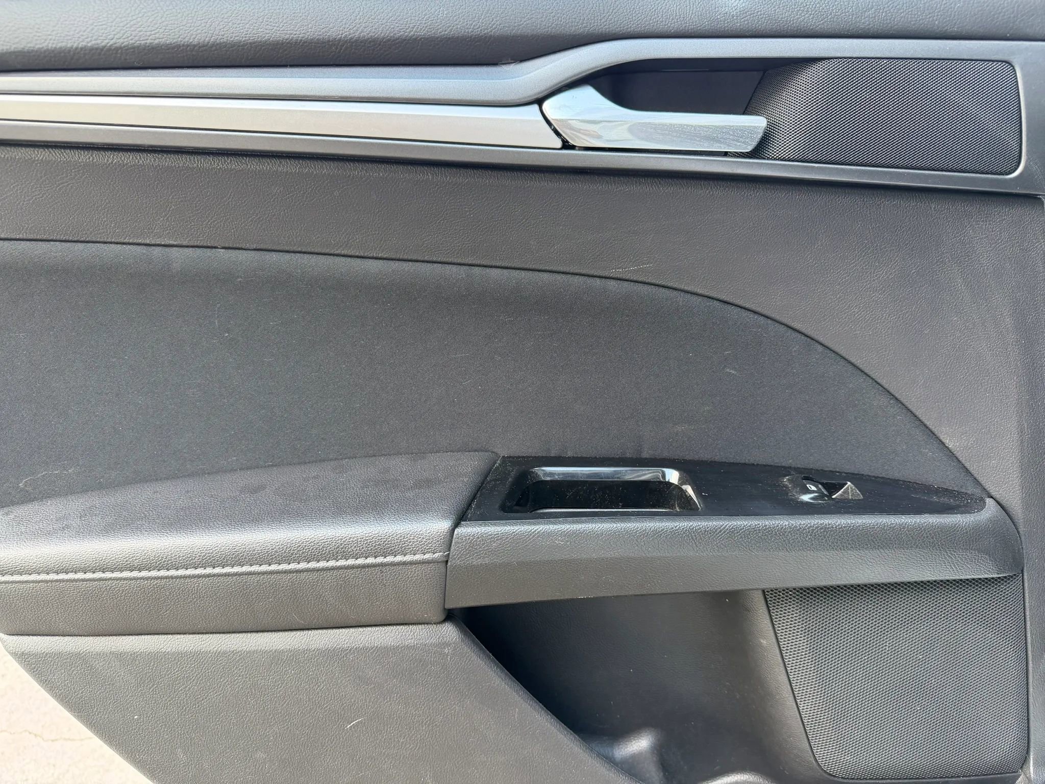 Used 2016 Ford Fusion SE FWD image 11
