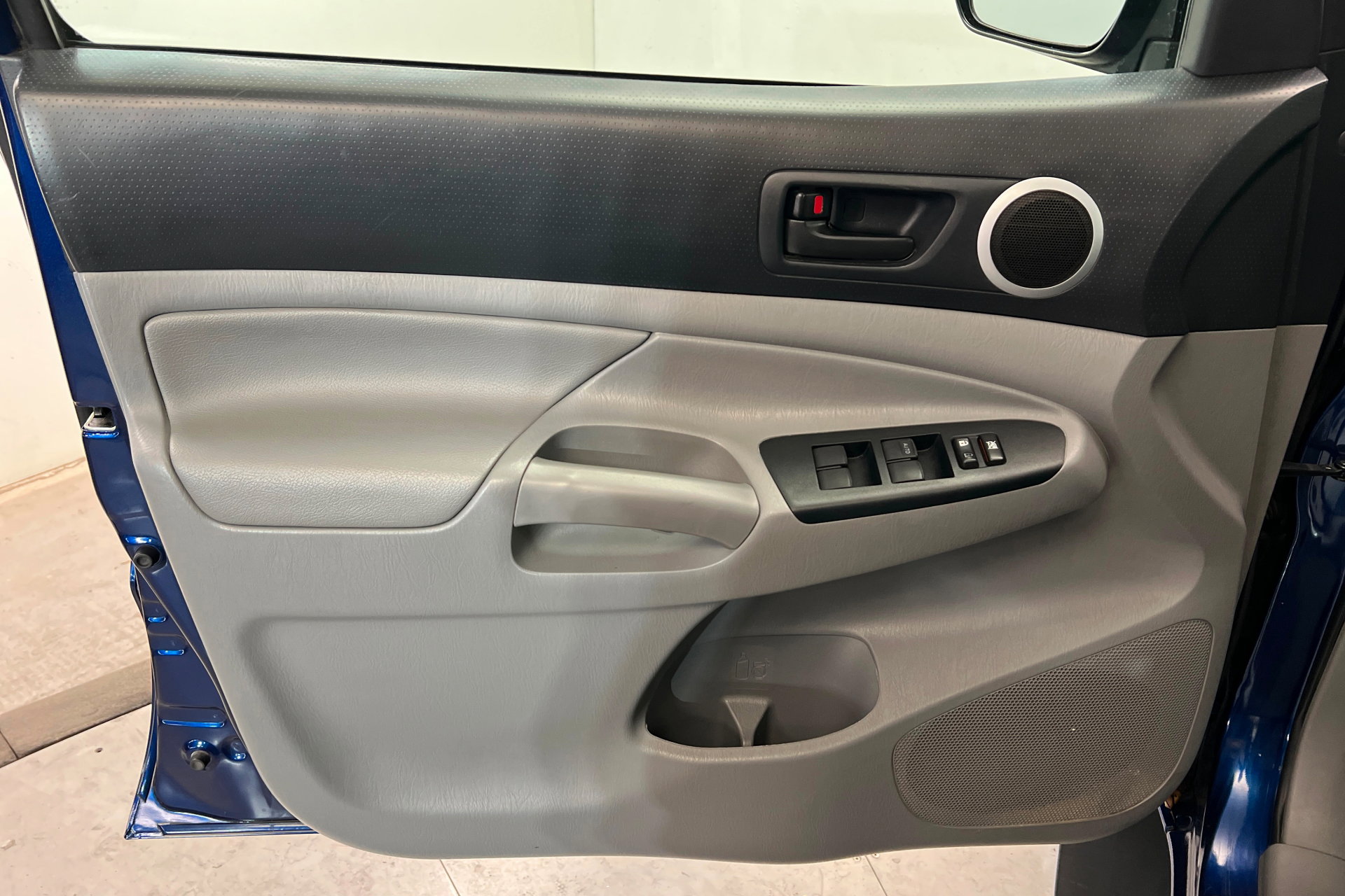 Used 2015 Toyota Tacoma Double Cab 4x4 SR5 V6 Long Bed image 15