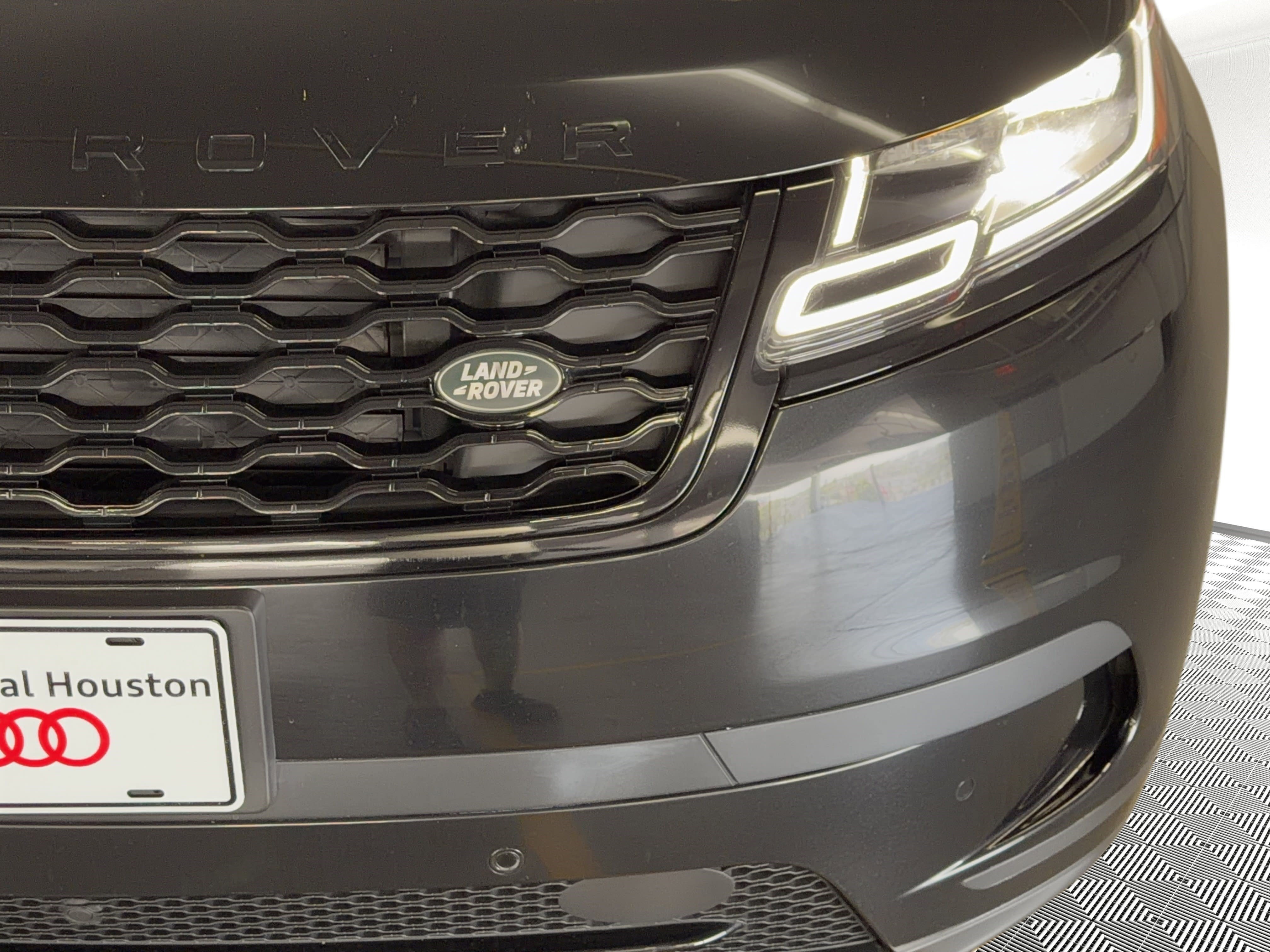Used 2022 Land Rover Range Rover Velar S AWD/4WD image 11