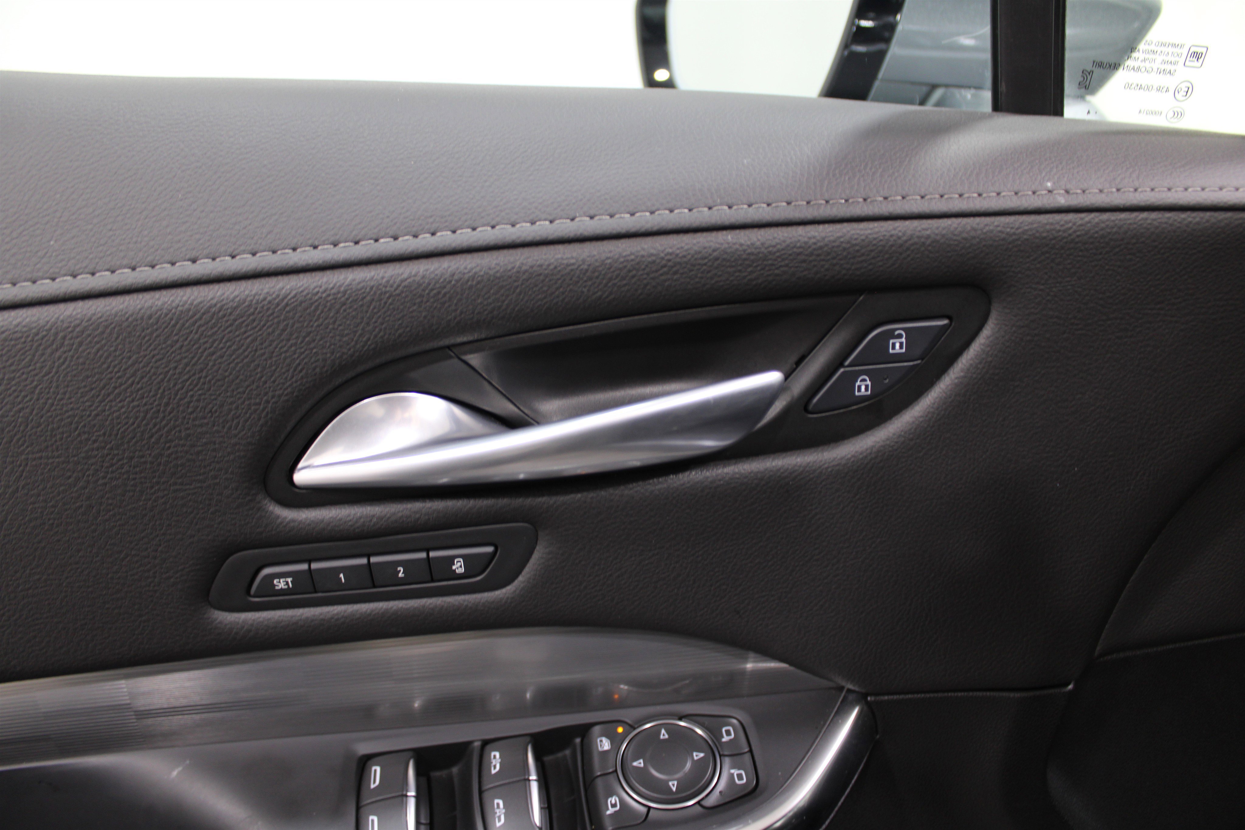 Used 2025 Cadillac XT4 Premium Luxury image 8