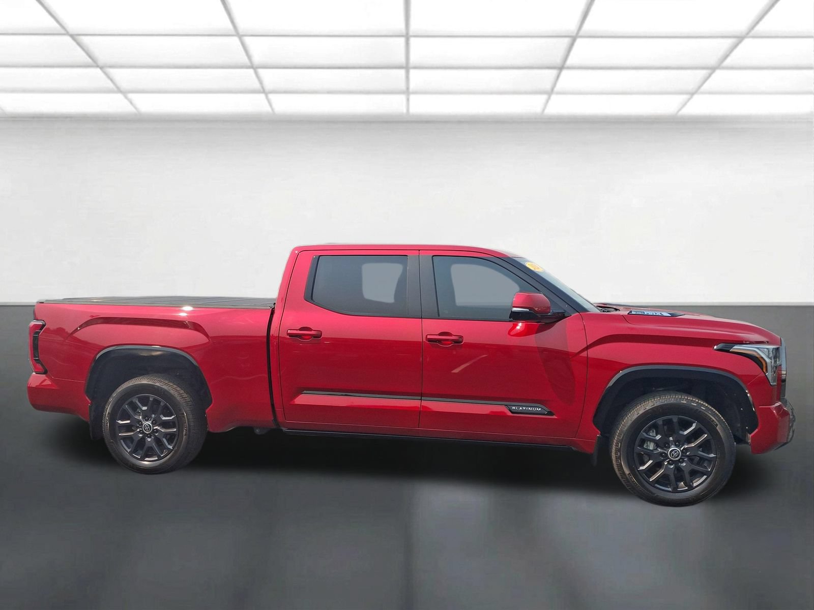 Used 2024 Toyota Tundra Platinum AWD/4WD image 2