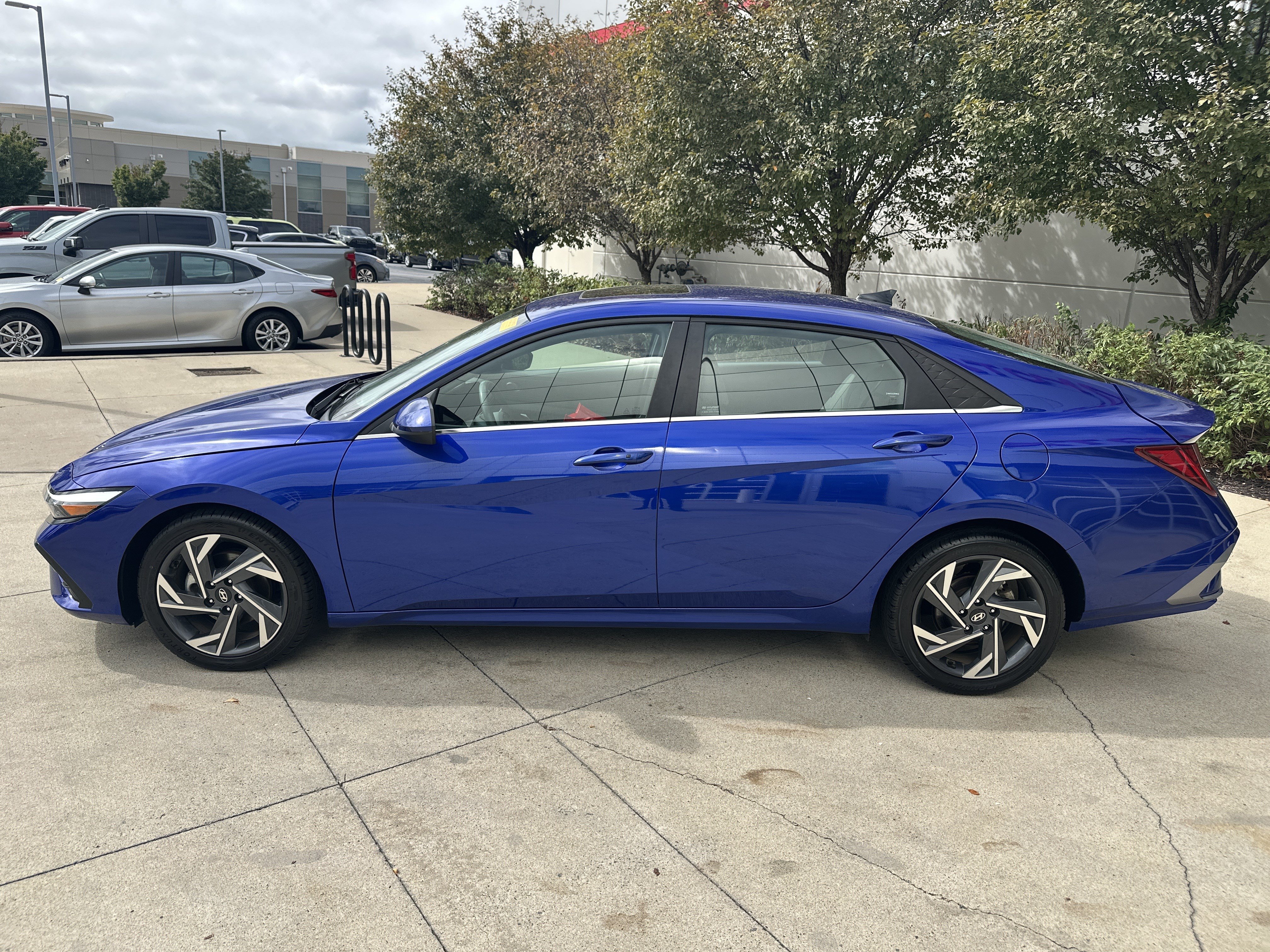 Used 2025 Hyundai Elantra SEL FWD image 9