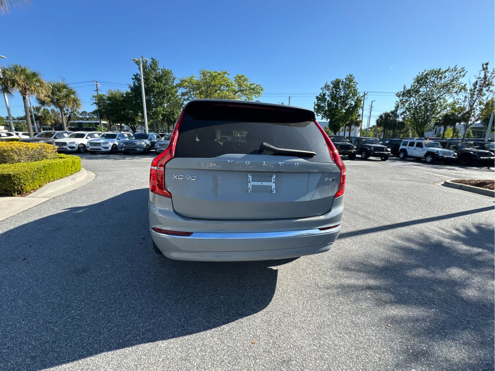 Certified 2024 Volvo XC90 B6 Ultimate w/ Lounge Package image 14