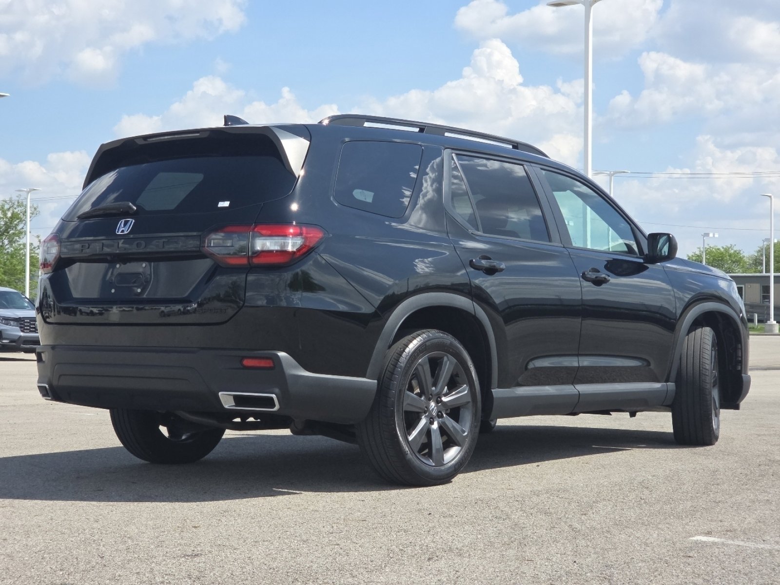 Used 2025 Honda Pilot Sport image 17